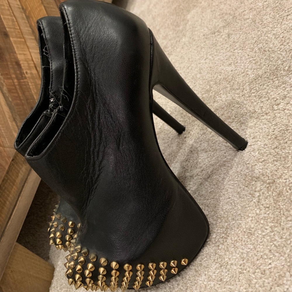 STEVE MADDEN studded heels size 7.5